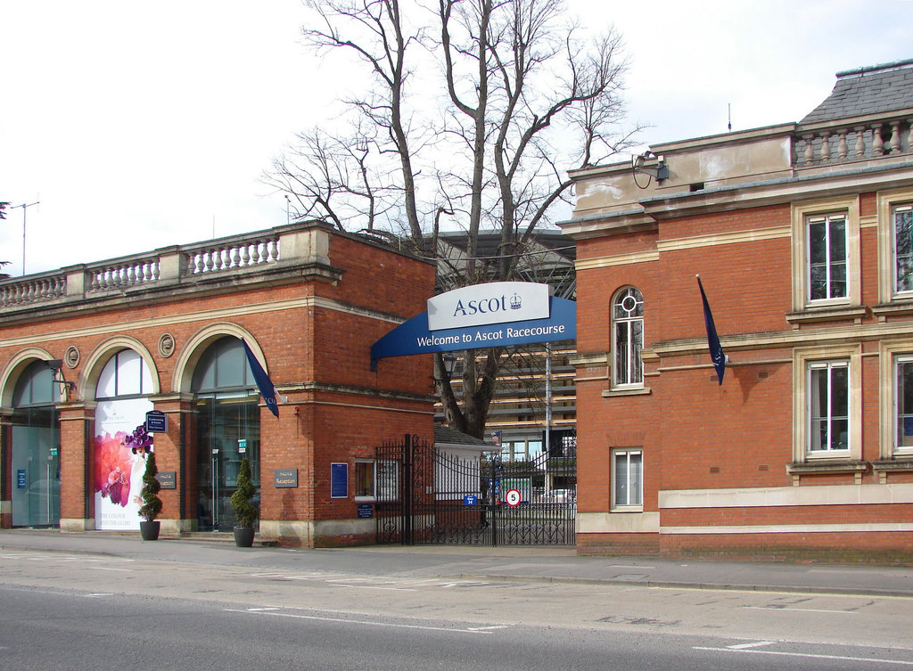 Roofing in Ascot (SL5) – Ascot Racecourse entrance